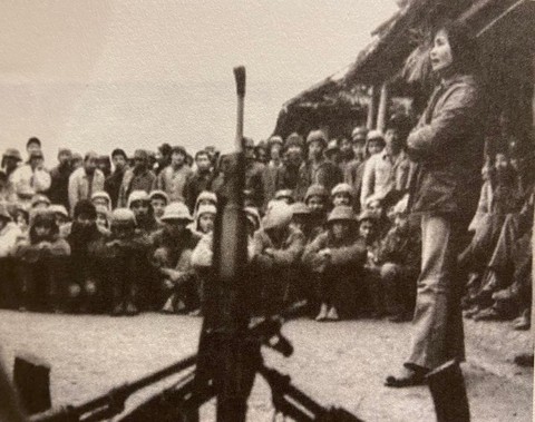 Xuân Quỳnh và nỗi khát yêu cháy bỏng: Trong đáy mắt trời xanh là vĩnh viễn - Ảnh 4. Xuân Quỳnh và nỗi khát yêu cháy bỏng: Trong đáy mắt trời xanh là vĩnh viễn - Ảnh 4.