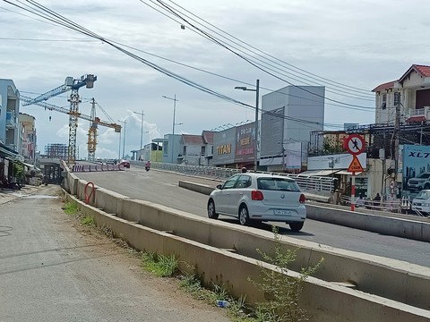 Thông xe một phần tại nút giao nghìn tỉ chậm tiến độ ở Khánh Hòa - Ảnh 1. Thông xe một phần tại nút giao nghìn tỉ chậm tiến độ ở Khánh Hòa - Ảnh 1.
