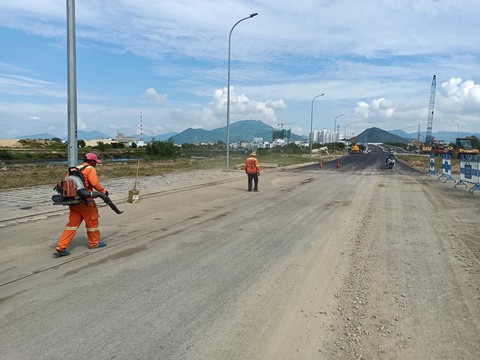 Thông xe một phần tại nút giao nghìn tỉ chậm tiến độ ở Khánh Hòa - Ảnh 4. Thông xe một phần tại nút giao nghìn tỉ chậm tiến độ ở Khánh Hòa - Ảnh 4.