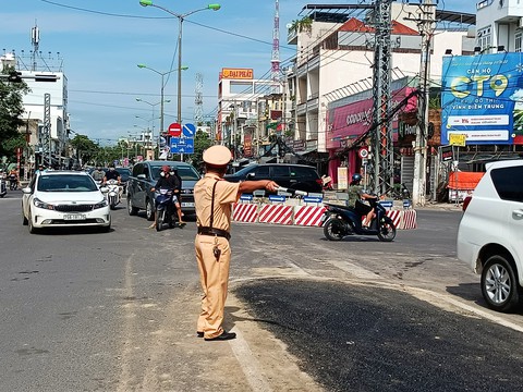 Thông xe một phần tại nút giao nghìn tỉ chậm tiến độ ở Khánh Hòa - Ảnh 3. Thông xe một phần tại nút giao nghìn tỉ chậm tiến độ ở Khánh Hòa - Ảnh 3.