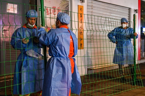 Trung Quốc căng thẳng kiểm soát dịch COVID-19 bùng lại sau kỳ quốc khánh - Ảnh 1. Trung Quốc căng thẳng kiểm soát dịch COVID-19 bùng lại sau kỳ quốc khánh - Ảnh 1.