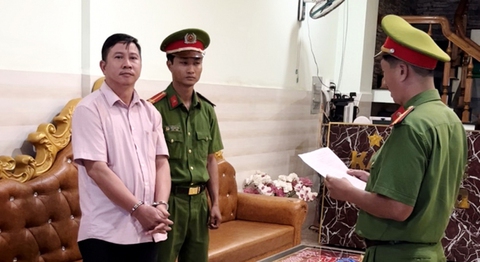 Phú Yên: Bắt tạm giam 2 chủ quán karaoke tổ chức cho khách sử dụng ma túy - Ảnh 1. Phú Yên: Bắt tạm giam 2 chủ quán karaoke tổ chức cho khách sử dụng ma túy - Ảnh 1.