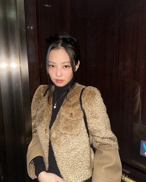 Jennie (BLACKPINK) tiết lộ món đồ ăn luôn mang theo trong túi xách - Ảnh 3. Jennie (BLACKPINK) tiết lộ món đồ ăn luôn mang theo trong túi xách - Ảnh 3.