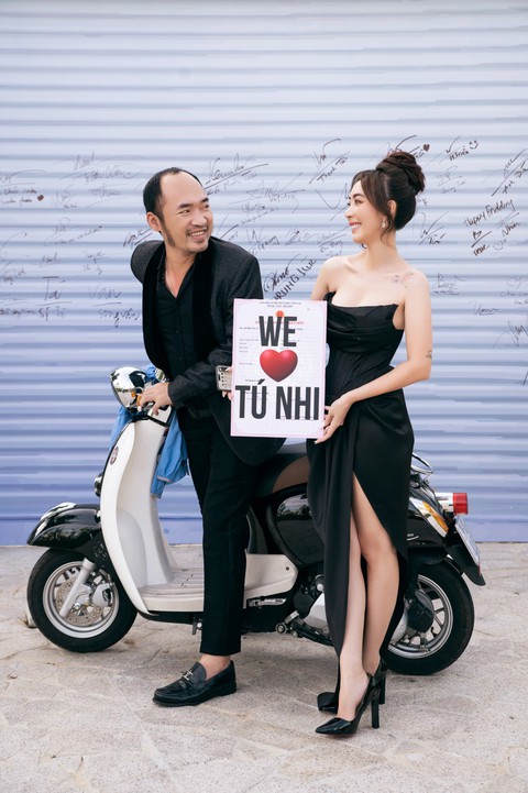Ý nghĩa đặc biệt tấm tôn khách ký tên chúc mừng đám cưới Diệu Nhi - Anh Tú - Ảnh 3. Ý nghĩa đặc biệt tấm tôn khách ký tên chúc mừng đám cưới Diệu Nhi - Anh Tú - Ảnh 3.