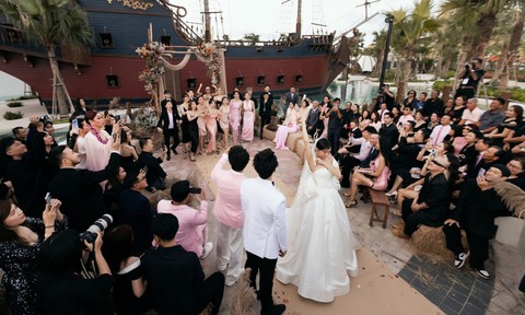 Ý nghĩa đặc biệt tấm tôn khách ký tên chúc mừng đám cưới Diệu Nhi - Anh Tú - Ảnh 7. Ý nghĩa đặc biệt tấm tôn khách ký tên chúc mừng đám cưới Diệu Nhi - Anh Tú - Ảnh 7.