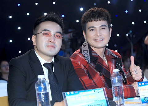 Danh ca Thái Châu khen ngợi Lâm Hùng vì... xấu nổi bật - Ảnh 2. Danh ca Thái Châu khen ngợi Lâm Hùng vì... xấu nổi bật - Ảnh 2.