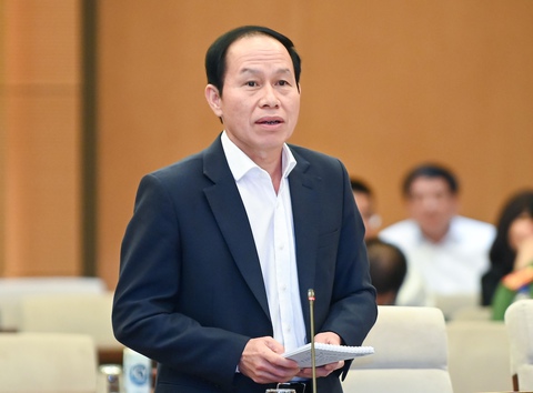 Cử tri lo cuộc chiến thương mại giữa các nhà làm sách giáo khoa - Ảnh 1. Cử tri lo cuộc chiến thương mại giữa các nhà làm sách giáo khoa - Ảnh 1.
