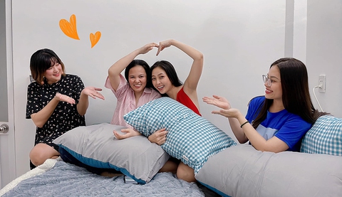 Ơn giời, Liêu Hà Trinh đã tìm được bạn thân thất lạc 10 năm để mời cưới - Ảnh 1. Ơn giời, Liêu Hà Trinh đã tìm được bạn thân thất lạc 10 năm để mời cưới - Ảnh 1.