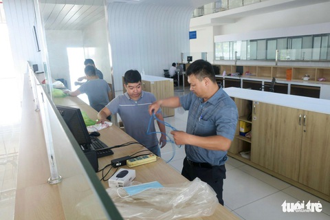 Khởi hành từ bến xe Miền Đông mới: Khách mua vé, đi lại thế nào? - Ảnh 2. Khởi hành từ bến xe Miền Đông mới: Khách mua vé, đi lại thế nào? - Ảnh 2.