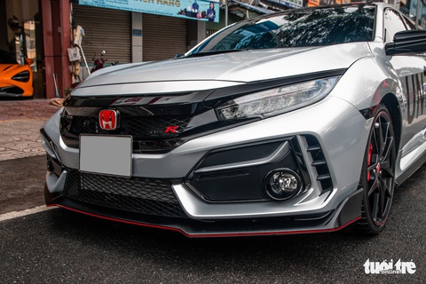 Honda Civic Type R độc nhất Việt Nam của ông Đặng Lê Nguyên Vũ, giá khoảng 4 tỉ đồng - Ảnh 5. Honda Civic Type R độc nhất Việt Nam của ông Đặng Lê Nguyên Vũ, giá khoảng 4 tỉ đồng - Ảnh 5.