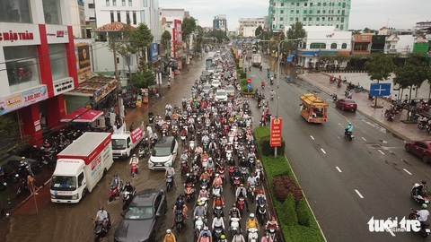 Cần Thơ ngập, học sinh được nghỉ đến hết ngày 13-10 - Ảnh 2. Cần Thơ ngập, học sinh được nghỉ đến hết ngày 13-10 - Ảnh 2.