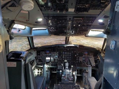 Máy bay Boeing 737 biến thành nhà hàng: Chỉ còn buồng lái, vẫn mang lại ‘trải nghiệm độc đáo’ - Ảnh 6. Máy bay Boeing 737 biến thành nhà hàng: Chỉ còn buồng lái, vẫn mang lại ‘trải nghiệm độc đáo’ - Ảnh 6.