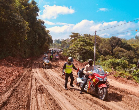 Cùng Honda Bigbike chinh phục cung đường hiểm trở ở cực Tây - Ảnh 2. Cùng Honda Bigbike chinh phục cung đường hiểm trở ở cực Tây - Ảnh 2.