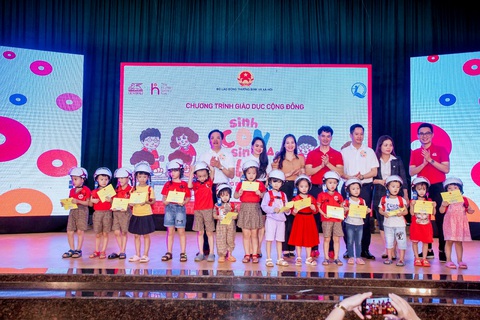 Chương trình ‘Sinh Con, Sinh Cha’ đến Nghệ An - Ảnh 1. Chương trình ‘Sinh Con, Sinh Cha’ đến Nghệ An - Ảnh 1.