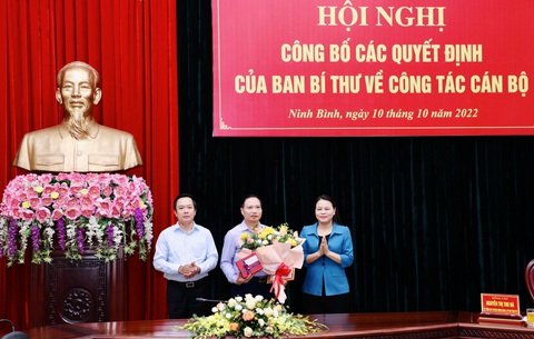 Cho Phó bí thư thường trực Tỉnh ủy Ninh Bình Trần Hồng Quảng nghỉ hưu trước tuổi - Ảnh 1. Cho Phó bí thư thường trực Tỉnh ủy Ninh Bình Trần Hồng Quảng nghỉ hưu trước tuổi - Ảnh 1.