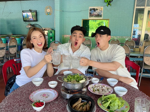 Ngô Kiến Huy, Jun Phạm chạy show dự đám cưới Diệu Nhi, Liêu Hà Trinh - Ảnh 1. Ngô Kiến Huy, Jun Phạm chạy show dự đám cưới Diệu Nhi, Liêu Hà Trinh - Ảnh 1.