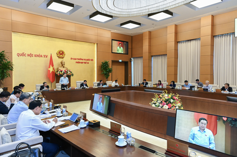 Tin sáng 11-10: GDP Việt Nam dự báo tăng 8,2%; Đường hư phải sửa trong 24 giờ - Ảnh 1. Tin sáng 11-10: GDP Việt Nam dự báo tăng 8,2%; Đường hư phải sửa trong 24 giờ - Ảnh 1.