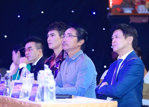 Danh ca Thái Châu khen ngợi Lâm Hùng vì... xấu nổi bật - Ảnh 1. Danh ca Thái Châu khen ngợi Lâm Hùng vì... xấu nổi bật - Ảnh 1.