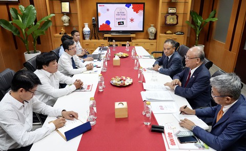 Cố vấn đặc biệt Liên minh Nghị sĩ hữu nghị Nhật - Việt thăm báo Tuổi Trẻ - Ảnh 3. Cố vấn đặc biệt Liên minh Nghị sĩ hữu nghị Nhật - Việt thăm báo Tuổi Trẻ - Ảnh 3.