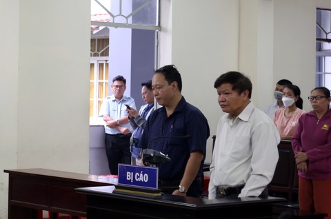 Lừa cơ quan nhà nước lấy tiền bồi thường đất tái định cư, lãnh 12 năm tù - Ảnh 1. Lừa cơ quan nhà nước lấy tiền bồi thường đất tái định cư, lãnh 12 năm tù - Ảnh 1.