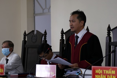 Lừa cơ quan nhà nước lấy tiền bồi thường đất tái định cư, lãnh 12 năm tù - Ảnh 2. Lừa cơ quan nhà nước lấy tiền bồi thường đất tái định cư, lãnh 12 năm tù - Ảnh 2.