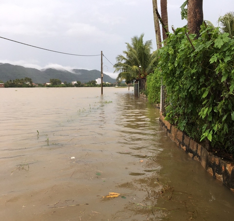 Một số trường ở Phú Yên nghỉ dạy học vì mưa lớn - Ảnh 2. Một số trường ở Phú Yên nghỉ dạy học vì mưa lớn - Ảnh 2.