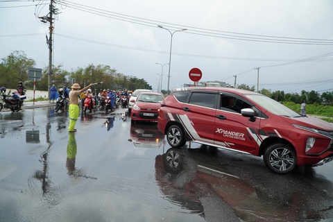 Nước lũ ngập quốc lộ đoạn qua Quảng Nam - Ảnh 4. Nước lũ ngập quốc lộ đoạn qua Quảng Nam - Ảnh 4.