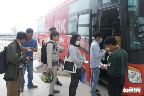 Ngày đầu di dời về bến xe Miền Đông mới: Khách ổn định, mong thêm xe buýt - Ảnh 1. Ngày đầu di dời về bến xe Miền Đông mới: Khách ổn định, mong thêm xe buýt - Ảnh 1.