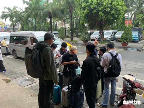 Ngày đầu di dời về bến xe Miền Đông mới: Khách ổn định, mong thêm xe buýt - Ảnh 5. Ngày đầu di dời về bến xe Miền Đông mới: Khách ổn định, mong thêm xe buýt - Ảnh 5.