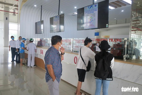 Ngày đầu di dời về bến xe Miền Đông mới: Khách ổn định, mong thêm xe buýt - Ảnh 3. Ngày đầu di dời về bến xe Miền Đông mới: Khách ổn định, mong thêm xe buýt - Ảnh 3.