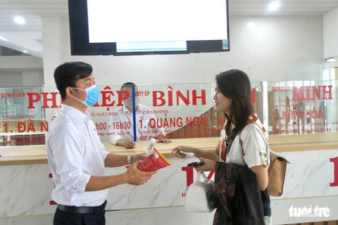 Ngày đầu di dời về bến xe Miền Đông mới: Khách ổn định, mong thêm xe buýt - Ảnh 4. Ngày đầu di dời về bến xe Miền Đông mới: Khách ổn định, mong thêm xe buýt - Ảnh 4.