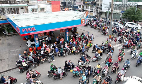UBND TP.HCM yêu cầu các doanh nghiệp chia sẻ nguồn cung và lợi nhuận xăng dầu - Ảnh 1. UBND TP.HCM yêu cầu các doanh nghiệp chia sẻ nguồn cung và lợi nhuận xăng dầu - Ảnh 1.