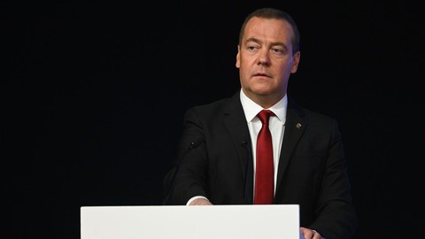 Matxcơva phản ứng khi Kiev đưa ông Medvedev vào danh sách truy nã - Ảnh 1. Matxcơva phản ứng khi Kiev đưa ông Medvedev vào danh sách truy nã - Ảnh 1.