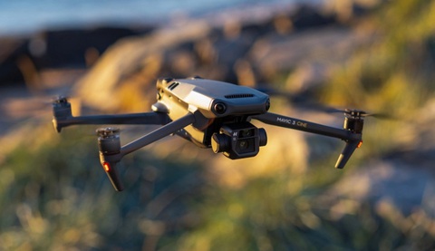 Nhà sản xuất máy bay không người lái lớn nhất thế giới DJI bị Mỹ đưa vào danh sách đen - Ảnh 1. Nhà sản xuất máy bay không người lái lớn nhất thế giới DJI bị Mỹ đưa vào danh sách đen - Ảnh 1.