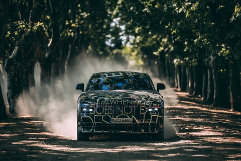 Vì sao xe điện đầu tiên của Rolls-Royce có tên là Spectre? - Ảnh 1. Vì sao xe điện đầu tiên của Rolls-Royce có tên là Spectre? - Ảnh 1.
