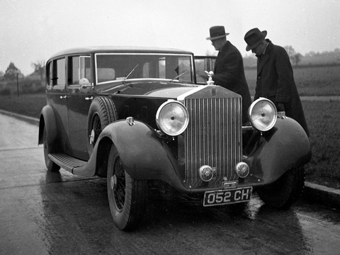 Vì sao xe điện đầu tiên của Rolls-Royce có tên là Spectre? - Ảnh 2. Vì sao xe điện đầu tiên của Rolls-Royce có tên là Spectre? - Ảnh 2.