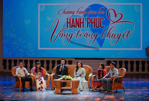 Hai vầng trăng khuyết, ghép lại cho tròn, hạnh phúc viên mãn - Ảnh 3. Hai vầng trăng khuyết, ghép lại cho tròn, hạnh phúc viên mãn - Ảnh 3.