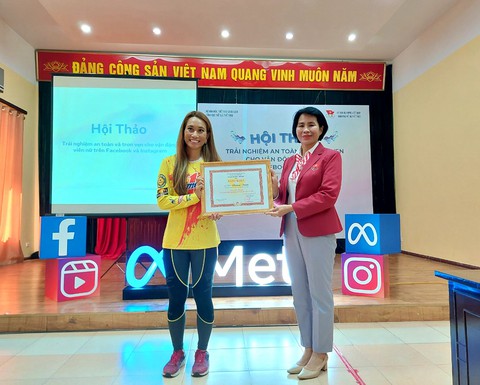 ‘Siêu nhân’ Vũ Phương Thanh nhận bằng khen của Ủy ban Olympic Việt Nam - Ảnh 1. ‘Siêu nhân’ Vũ Phương Thanh nhận bằng khen của Ủy ban Olympic Việt Nam - Ảnh 1.