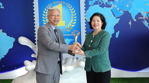 Vinamilk và CEO Mai Kiều Liên được vinh danh trong chương trình thương hiệu mạnh Việt Nam 2022 - Ảnh 1. Vinamilk và CEO Mai Kiều Liên được vinh danh trong chương trình thương hiệu mạnh Việt Nam 2022 - Ảnh 1.