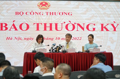 Thứ trưởng Đỗ Thắng Hải: Tình hình xăng dầu diễn biến xấu, nhưng cơ bản đáp ứng nguồn cung - Ảnh 1. Thứ trưởng Đỗ Thắng Hải: Tình hình xăng dầu diễn biến xấu, nhưng cơ bản đáp ứng nguồn cung - Ảnh 1.