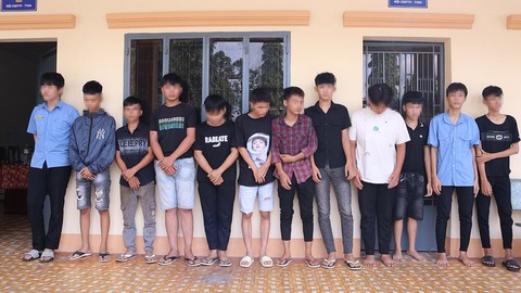 Nhóm cướp nhí ép xe, đánh người đi đường để cướp tài sản sa lưới - Ảnh 1. Nhóm cướp nhí ép xe, đánh người đi đường để cướp tài sản sa lưới - Ảnh 1.
