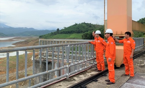 EVNGENCO1 tạo đà về đích sớm trong 3 tháng còn lại - Ảnh 2. EVNGENCO1 tạo đà về đích sớm trong 3 tháng còn lại - Ảnh 2.