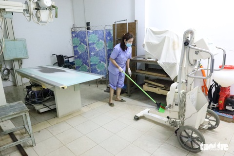 Triều cường dâng ngập bệnh viện giữa Cần Thơ - Ảnh 2. Triều cường dâng ngập bệnh viện giữa Cần Thơ - Ảnh 2.
