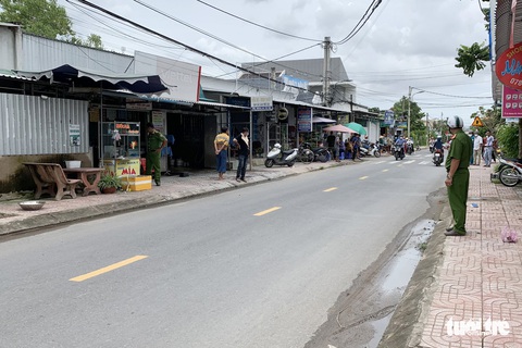 Bắt nghi phạm trong vụ nổ súng trên đường làm 1 người chết, 1 người bị thương - Ảnh 2. Bắt nghi phạm trong vụ nổ súng trên đường làm 1 người chết, 1 người bị thương - Ảnh 2.