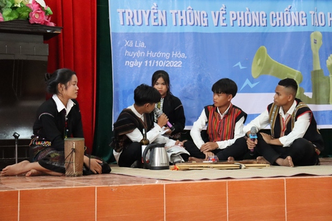 Bé gái dân tộc Vân Kiều của Việt Nam được trao quyền Đại sứ Thụy Điển - Ảnh 2. Bé gái dân tộc Vân Kiều của Việt Nam được trao quyền Đại sứ Thụy Điển - Ảnh 2.