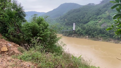 Hàng loạt hồ thủy điện, thủy lợi miền Trung xả nước để đón lũ - Ảnh 2. Hàng loạt hồ thủy điện, thủy lợi miền Trung xả nước để đón lũ - Ảnh 2.