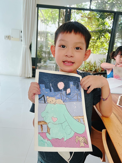 Ngỡ ngàng với tài năng vẽ của 4 con nhà Lý Hải - Minh Hà - Ảnh 9. Ngỡ ngàng với tài năng vẽ của 4 con nhà Lý Hải - Minh Hà - Ảnh 9.