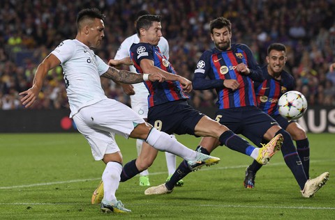 Lewandowski rực sáng vẫn không cứu nổi Barca - Ảnh 1. Lewandowski rực sáng vẫn không cứu nổi Barca - Ảnh 1.