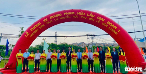 Thông xe giai đoạn 1 đường Phạm Hữu Lầu - Ảnh 1. Thông xe giai đoạn 1 đường Phạm Hữu Lầu - Ảnh 1.