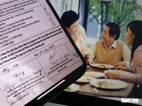 Khách hàng tố bị giả chữ ký trên hợp đồng bảo hiểm, Manulife nói gì? - Ảnh 1. Khách hàng tố bị giả chữ ký trên hợp đồng bảo hiểm, Manulife nói gì? - Ảnh 1.
